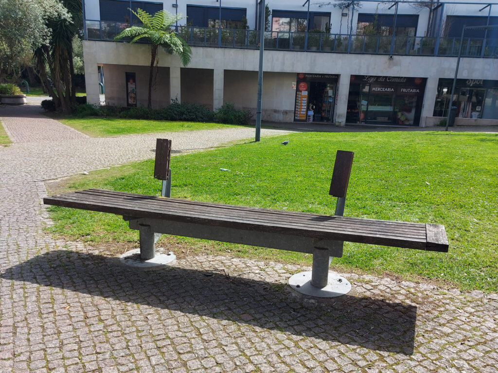 Banco de jardim em Telheiras