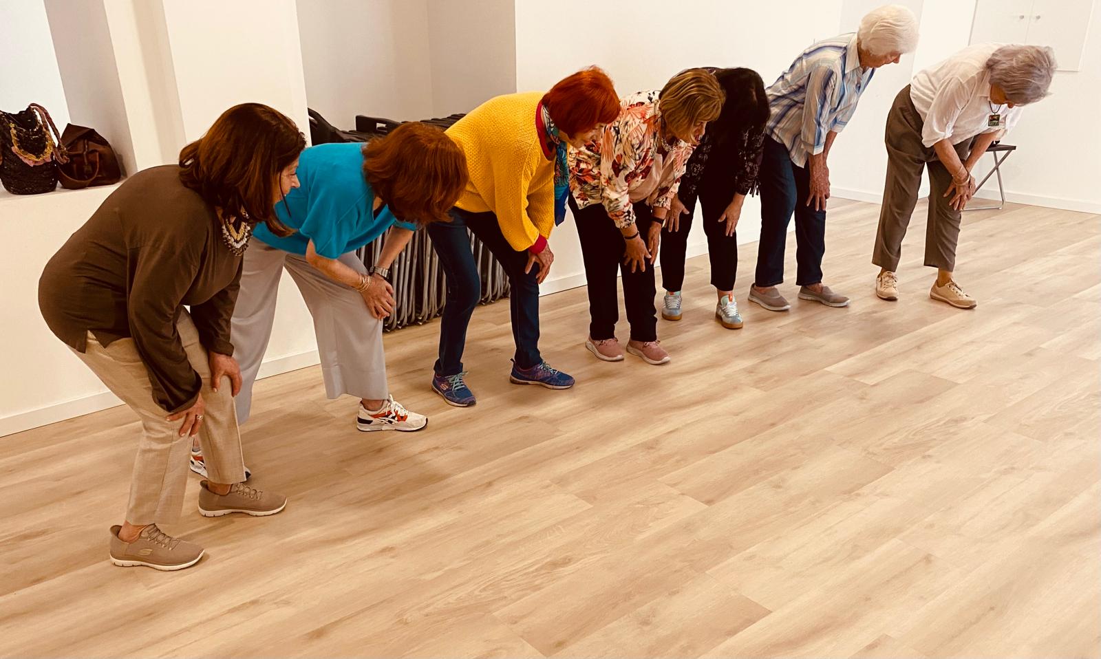Chi-Kung hero aula Participantes numa aula de Chi-Kung